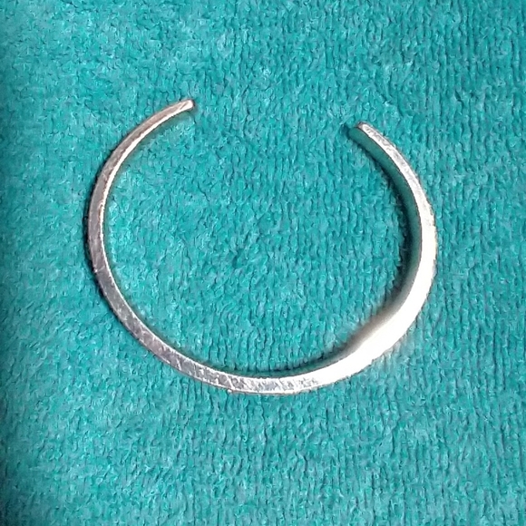 Elegant Silvertone Crystal Cuff Bracelet Vintage - Picture 2 of 7